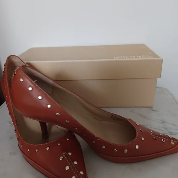 Michael Kors "Astor Pump" leather shoes - Picture 9 of 16